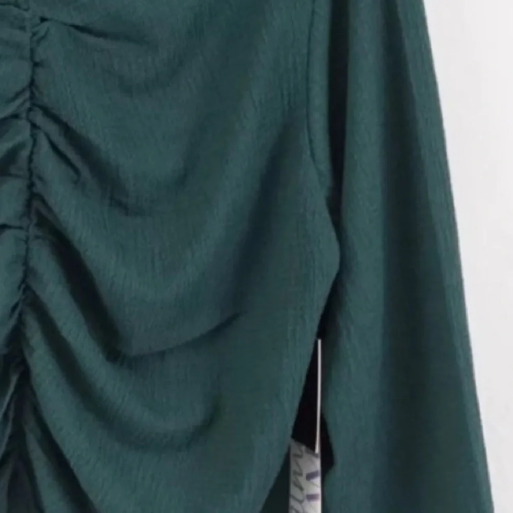 NWT [Almost Famous] Ruched Long-Sleeve Crewneck Blouse Top Women’s Plus 2X, 3X - Picture 5 of 9